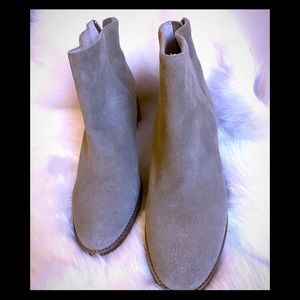 Calypso Matt bernson taupe booties 10